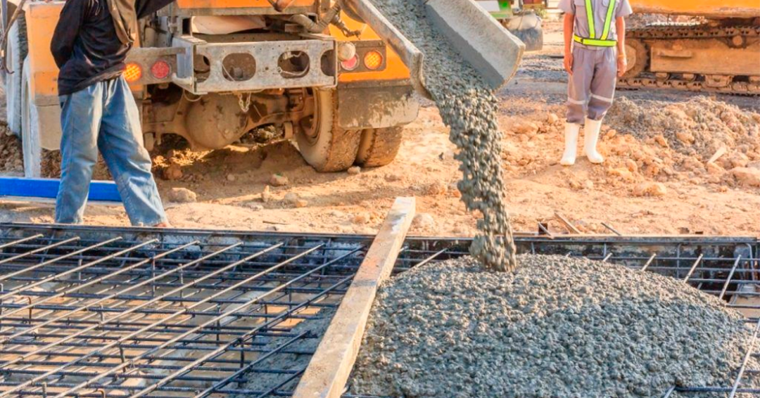 El uso de materiales sostenibles es otro tema importante en la construcción. Los materiales de construcción tienen un impacto significativo en el medio ambiente, desde su extracción y producción hasta su uso y eliminación.